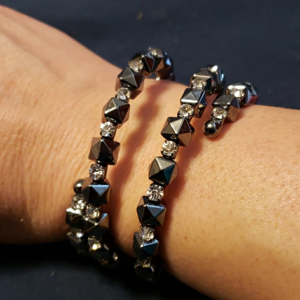 Stretchy bangle bracelet